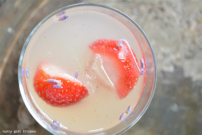 Fizzy Lavender Lemonade with Ginger Ale and Strawberry Ice Cubes Fizzy Lavender Lemonade with Ginger Ale and Strawberry Ice Cubes