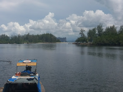 Per boot verlaten van Koh Libong Eiland