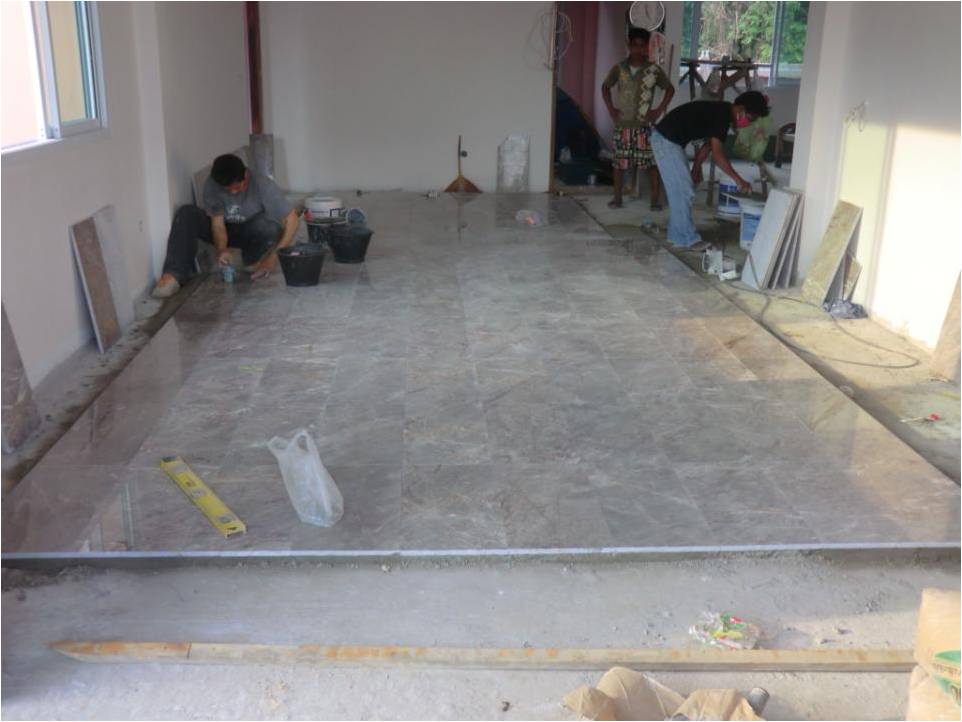 Nytt hus i Thailand: Start av golv läggning