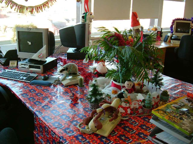 Door christmas decorations decorating office contest tree decoration diy winners classroom trees xmas doors decor holiday lights dorm scene bing We Are All Badgers: Christmas Decorations at Work