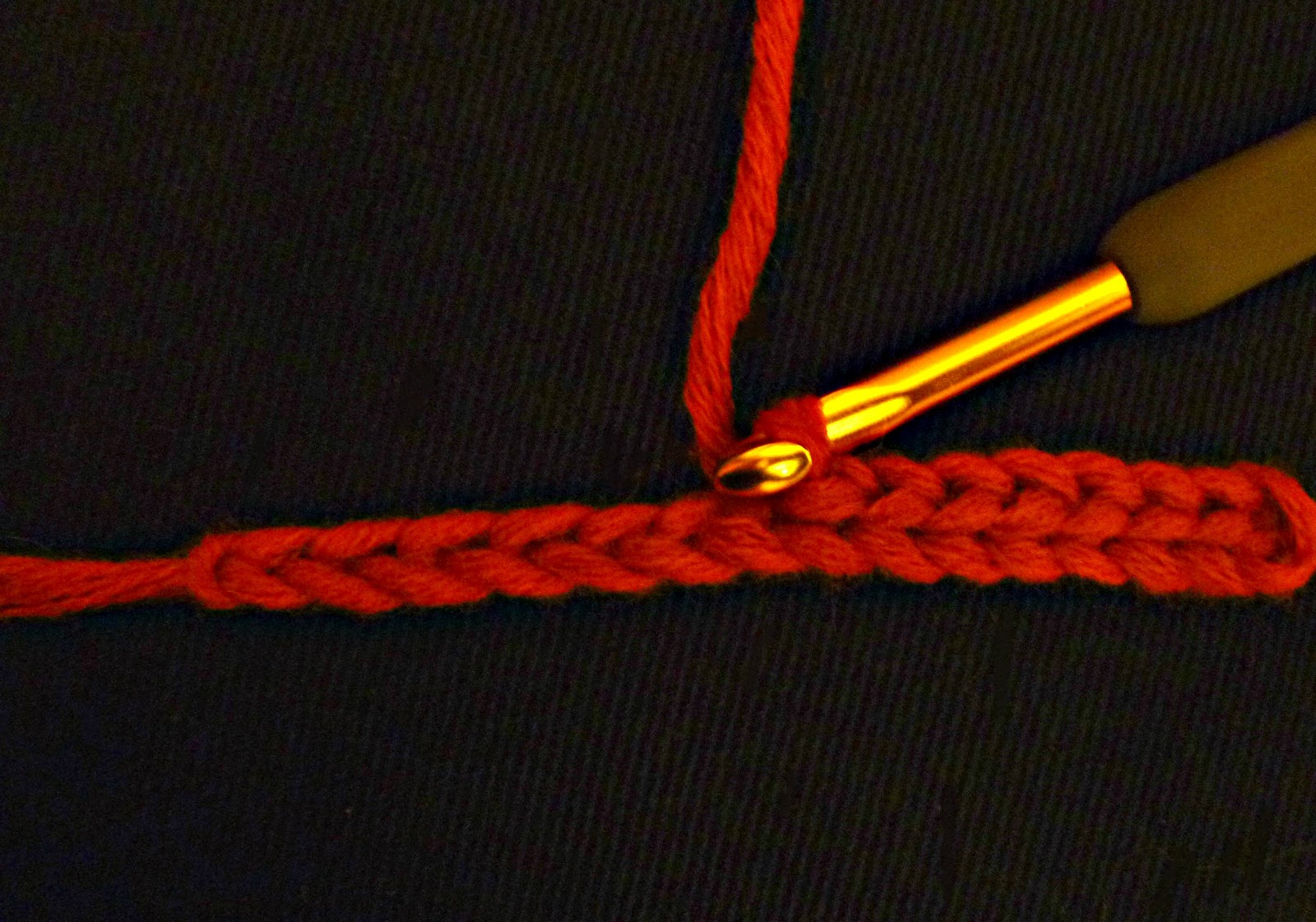 Из шнура 3 мм крючком. Шнур вязаный. Вязаный шнурок. Плоский вязаный шнурок. Вязание шнурка.