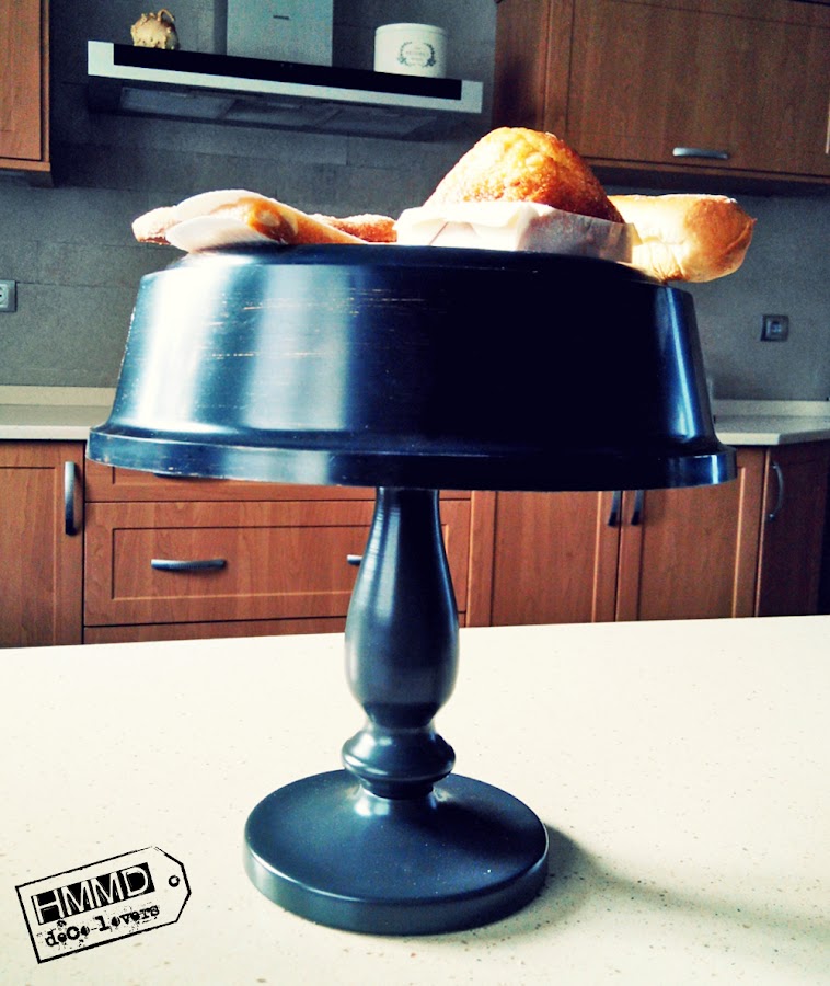 Soporte para dulces con un reloj by HMMD. Handmademaniadecor. Original idea para presentar la merienda o el desayuno más cool. Soporte vintage para dulces hecho con un reloj. Sweet stand for special breakfasts or suppers. Vintage cake stand.