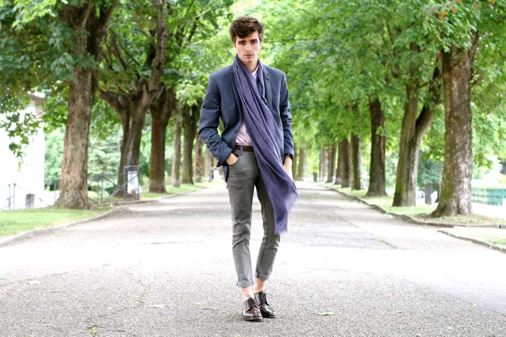 BLOG-MODE-HOMME_Preppy-Dandy_anticonformiste-seeconcept_solaire-écharpe-cachemire-chemise-rose_loreak-mendian_heapmonday_frye-company-cordovan2