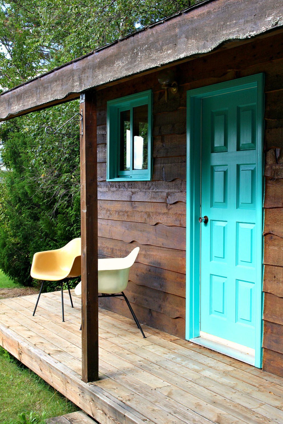 Bunkie Exterior Makeover: Bright Turquoise Front Door + Trim | Dans le