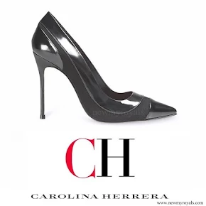 Queen Letizia wore Carolina Herrera black patent and suede pumps