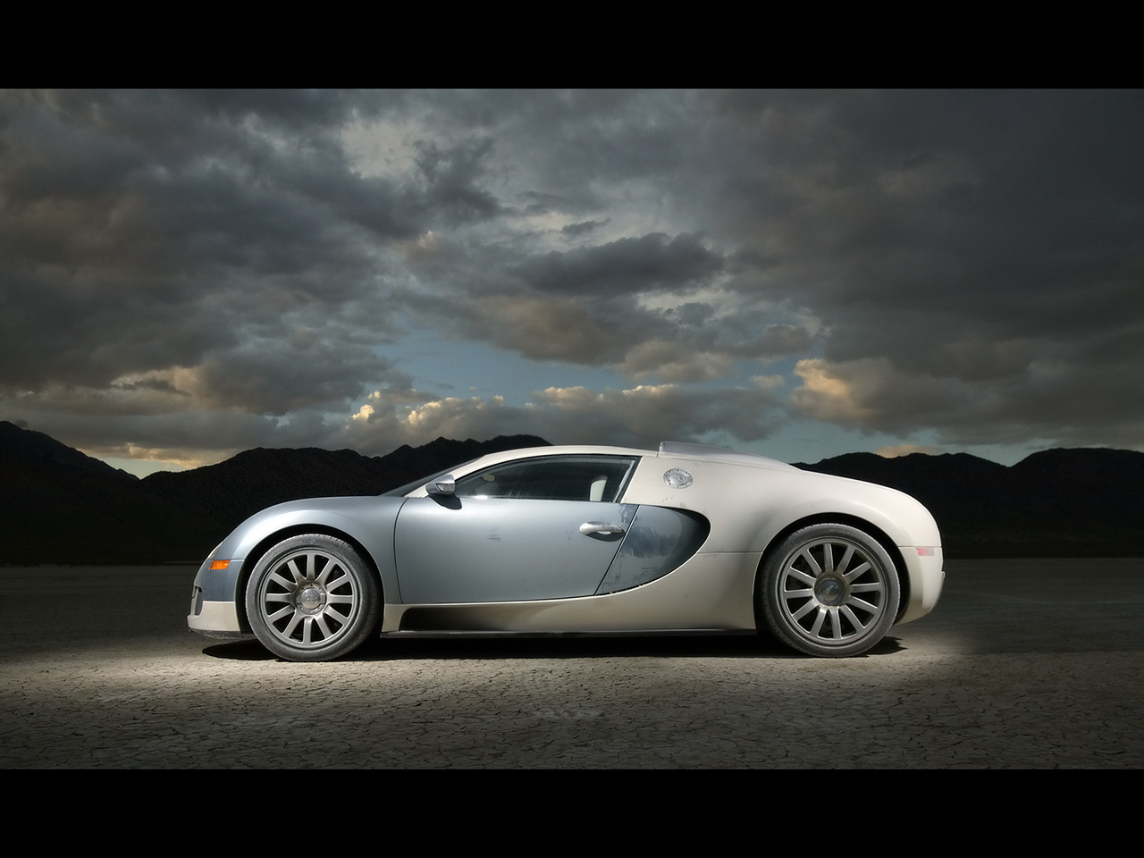 http://4.bp.blogspot.com/-a76Uyv923Js/TWfvo4u9TyI/AAAAAAAABVE/Ztnq9WtBwOs/s1600/2007-Bugatti-Veyron-Side.jpg