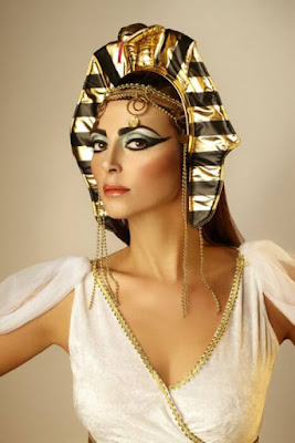 23 Must-Have Cleopatra Makeup Ideas For Halloween To Rock In Queen Cleopatra is the most beautiful and iconic Lady in Ancient Egyptian history 23 Must-Have Cleopatra Makeup Ideas For Halloween To Rock In