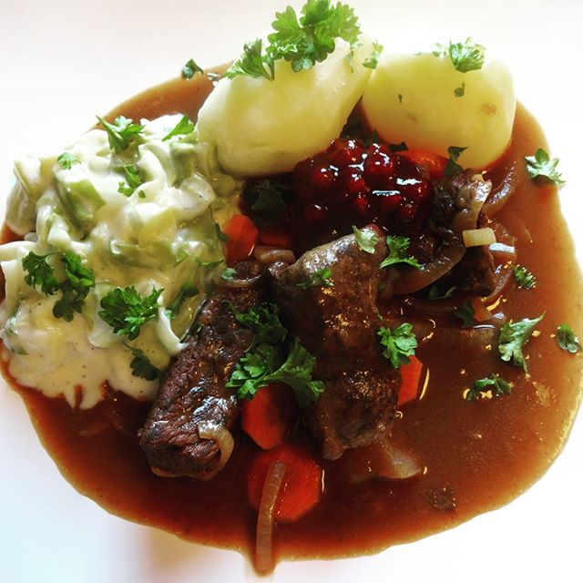 12950348_1576713505973253_1983965217_n.j