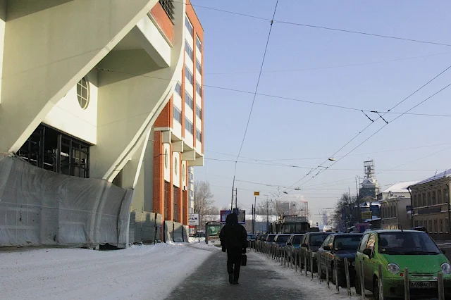 Бакунинская улица, строящийся гараж