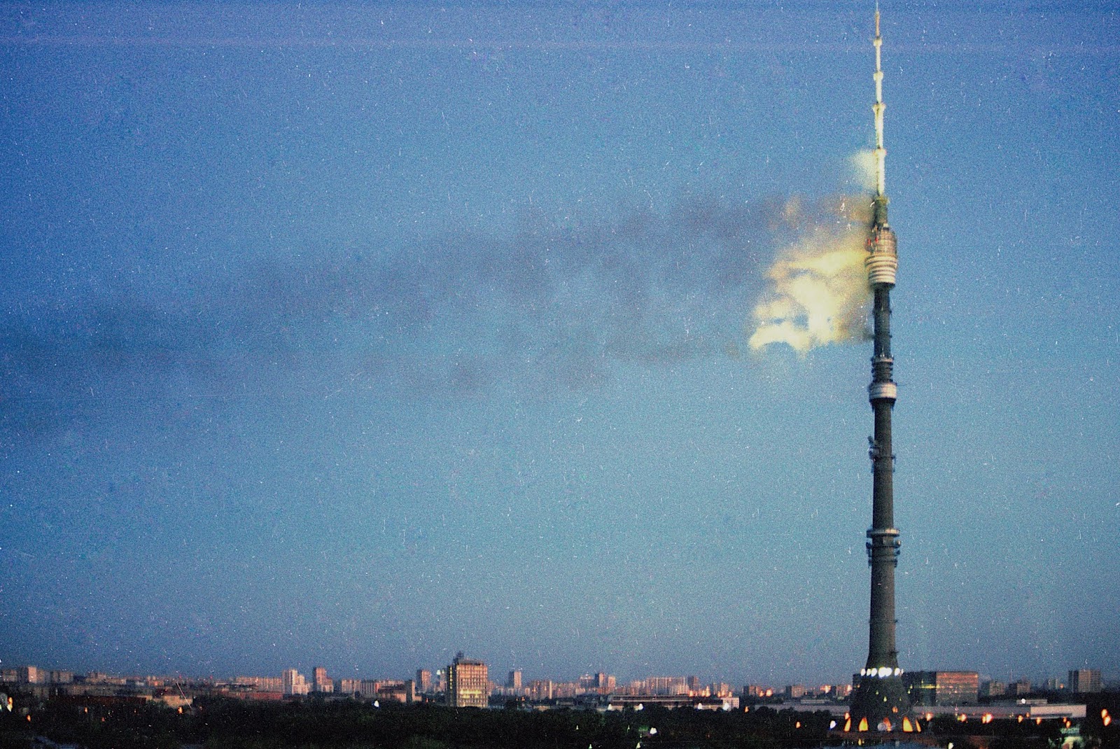 пожар в останкинской башне 2000. пожар в останкинской башне 2000. пожар в останкинской башне 2000. горела останкинская башня год. останкинская телебашня 2000 год.