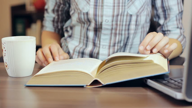 قراءة عدد كبير من الكتب قراءة عدد كبير من الكتب