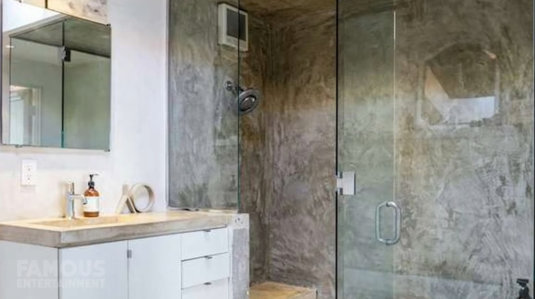 27 Interior Design Photos vs. Margot Robbie's CA Homes In Venice Beach & Hancock Park