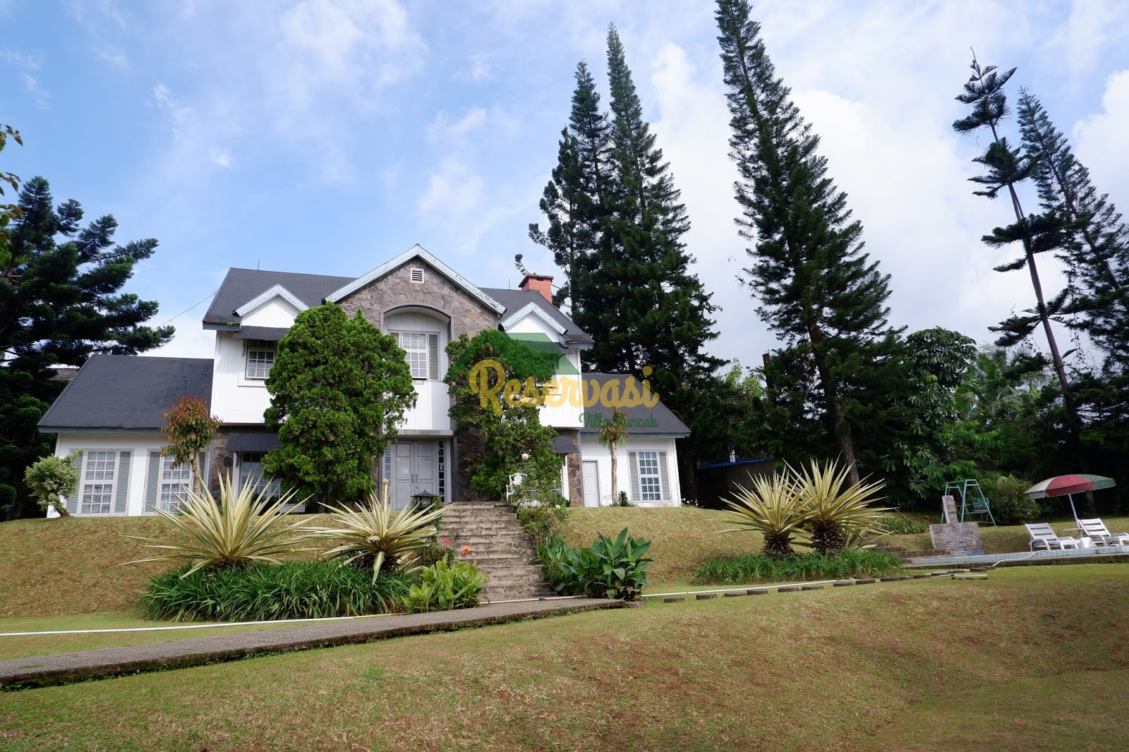 Villa Chrisantium Di Cisarua Bogor Reservasi Villa Puncak