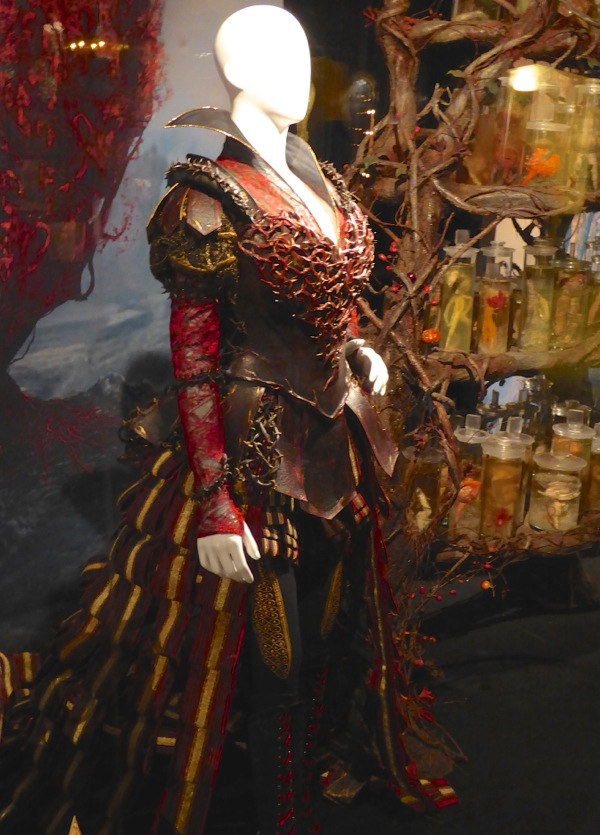 King Ranger Theater >> Hollywood Movie Costumes and Props: Red Queen Organic Armour costume from Alice Through the ... King Ranger Theater >> Hollywood Movie Costumes and Props: Red Queen Organic Armour costume from Alice Through the ...