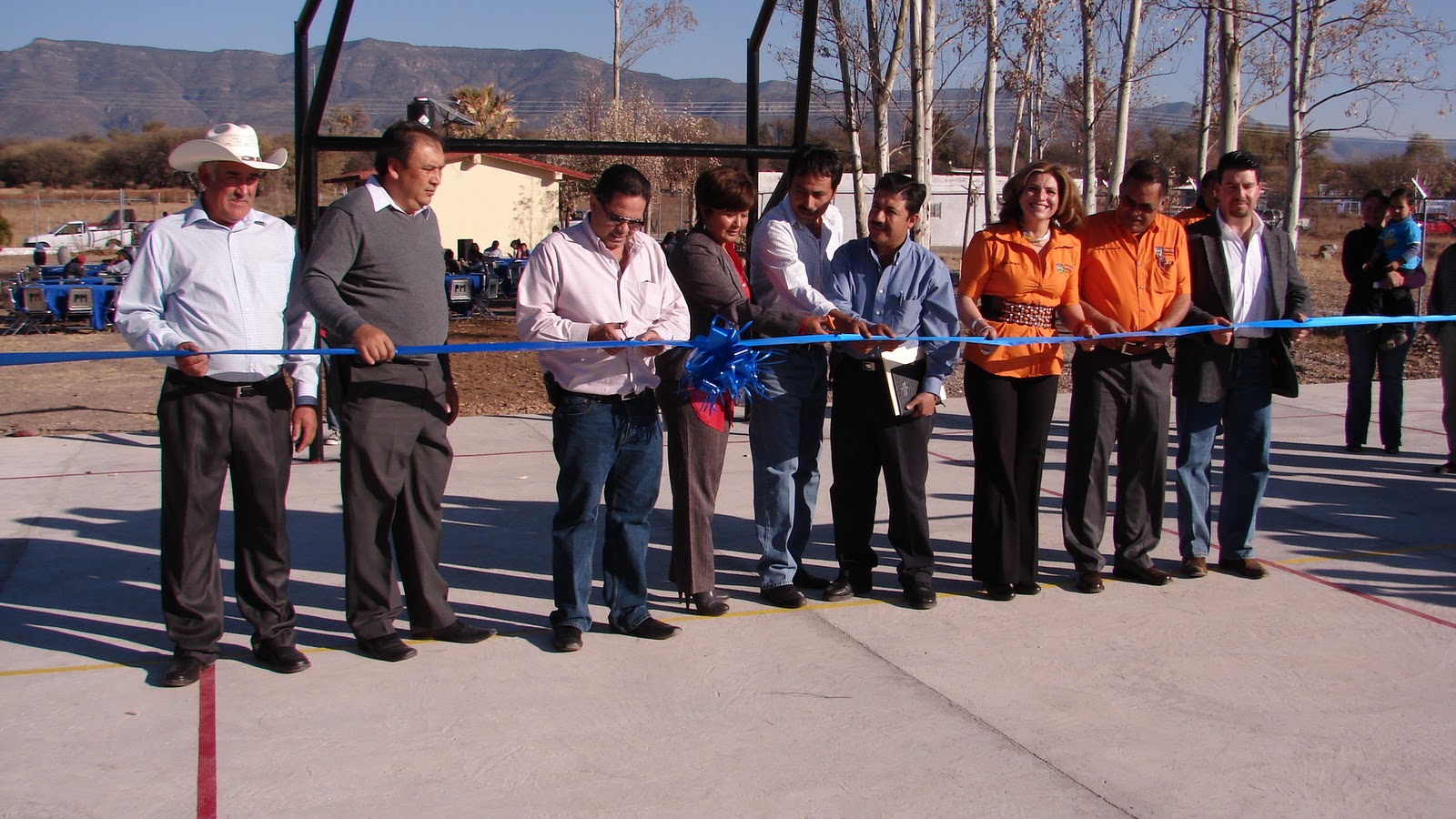 Gobierno de Tlaltenango, Zacatecas ENTREGAN CALLE Y CANCHA DE USUS