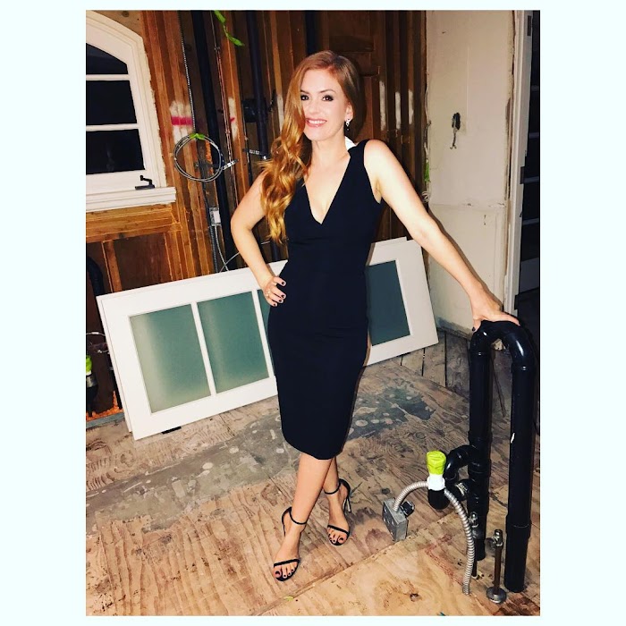 Isla Fisher Hot Pictures-Bikini Photos & Images
