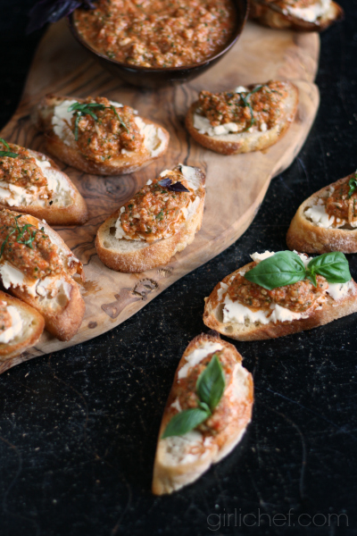 Roasted Red Pepper, Basil, and Almond Pesto Crostini #FreshGifts at www.girlichef.com