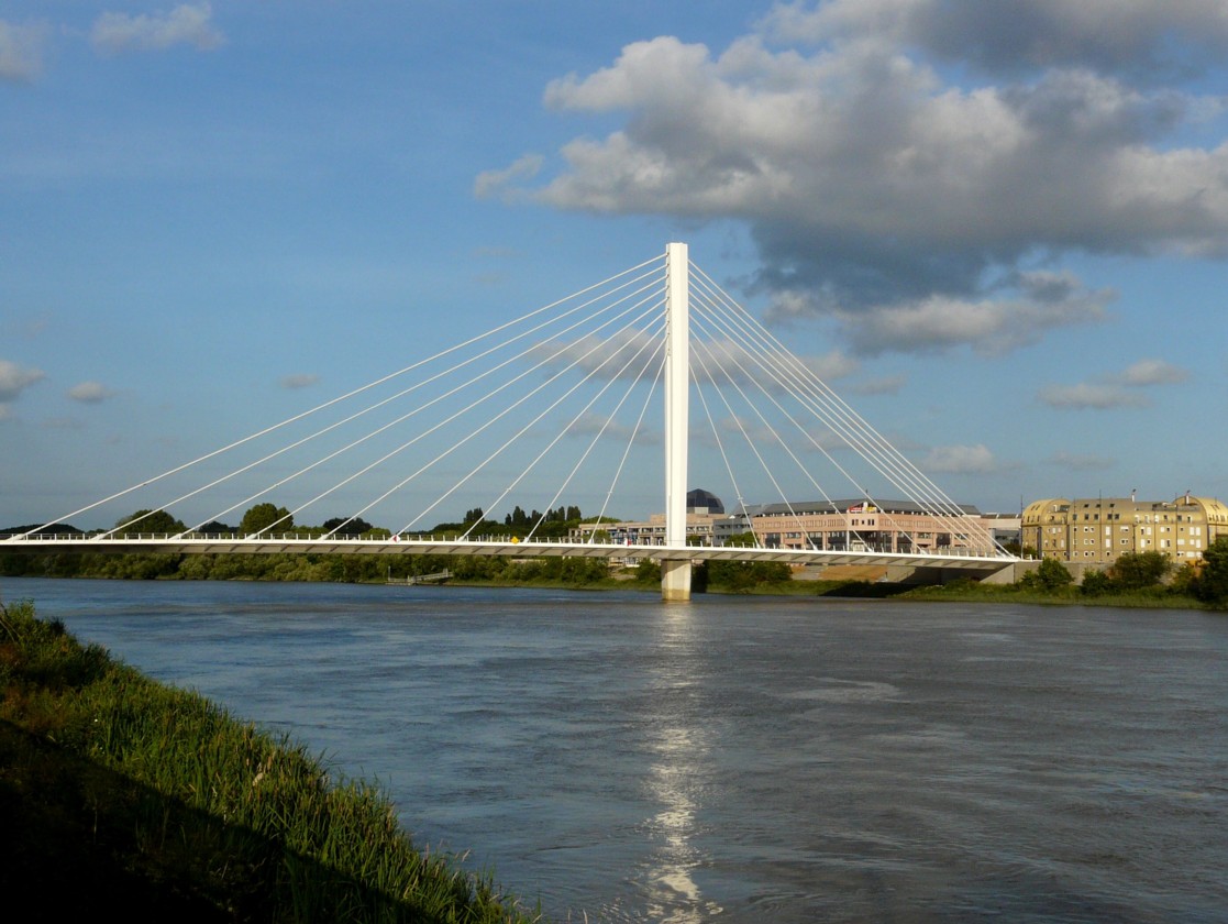 Ephémères EricTabarly le 16ème pont de Nantes