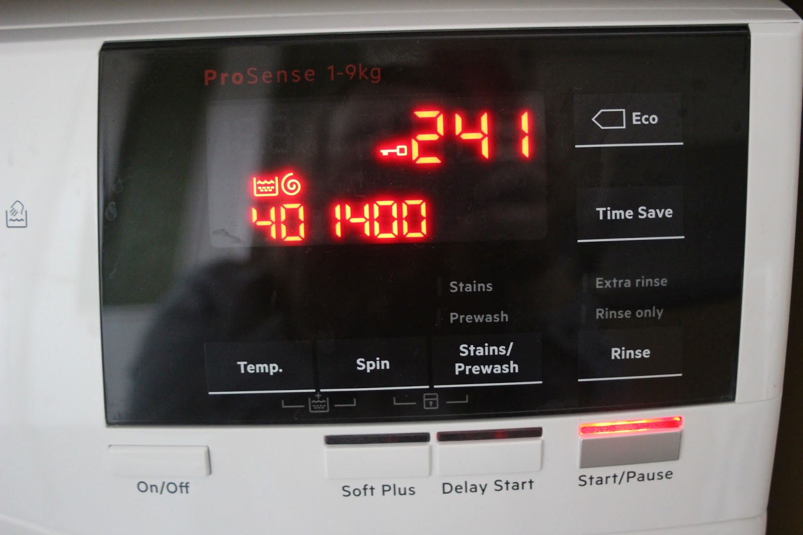 AEG 6000 Series L6FBG941R 9kg Washing Machine Review Emily and Indiana