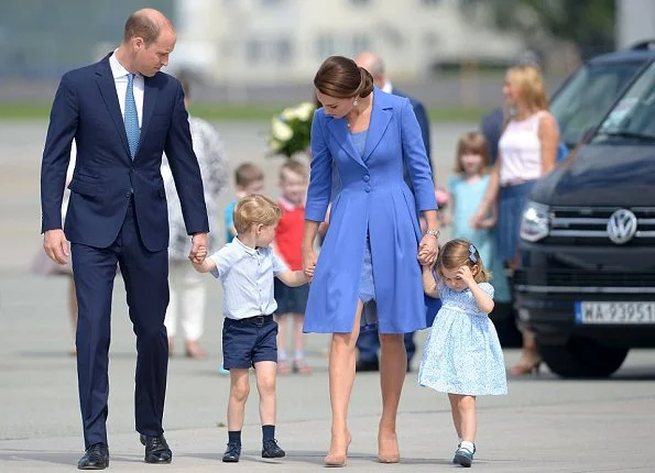 Prince William, Kate Middleton, Prince George and Princess Charlotte leave Warsaw to Germany. Catherine, Duchess