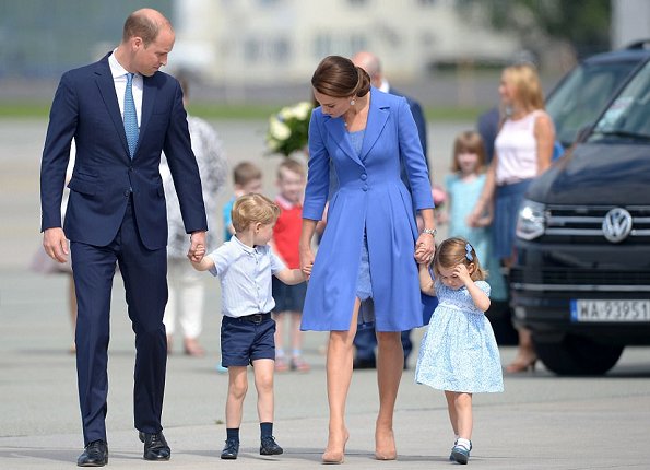 Prince William, Kate Middleton, Prince George and Princess Charlotte leave Warsaw to Germany. Catherine, Duchess