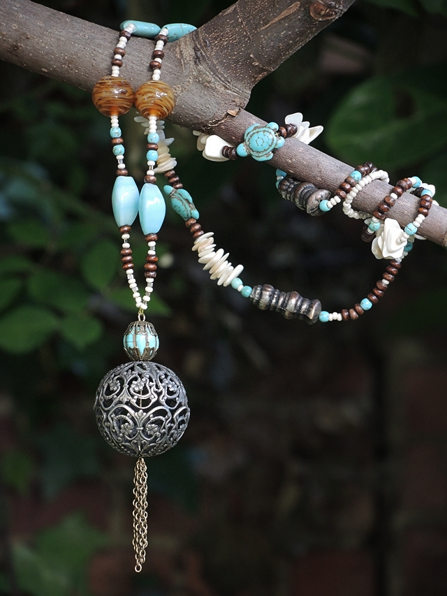 free tutorial to make your own boho chic necklace