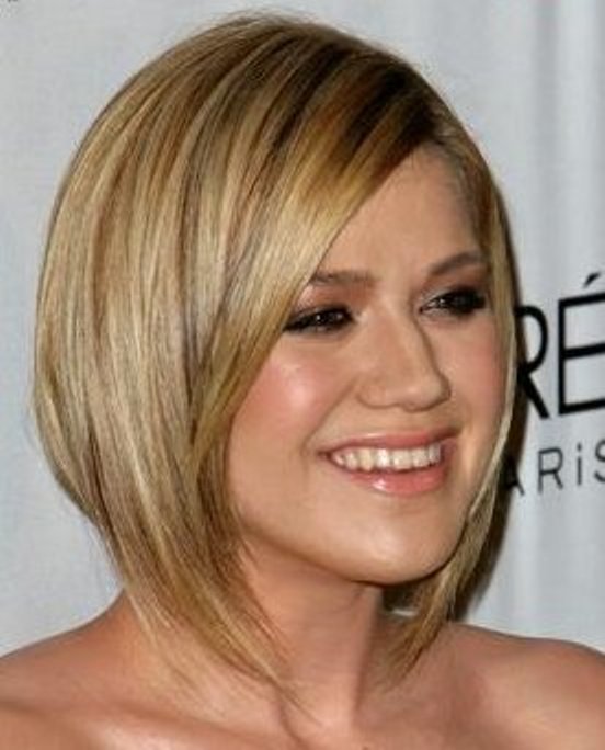 Pictures Of Short Hairstyles For Round Faces 42
