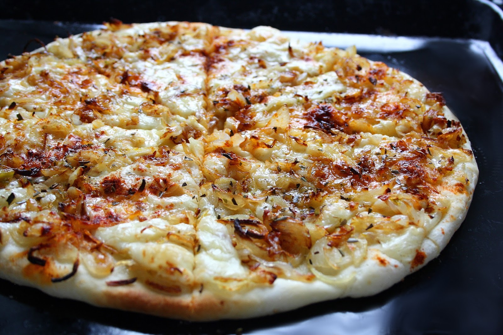 collecting memories White Onion Garlic Pizza