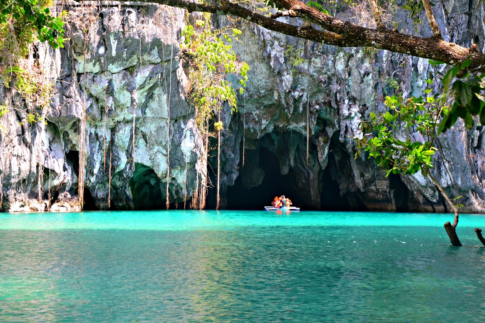 describe underground river palawan underground river palawan 7 wonders