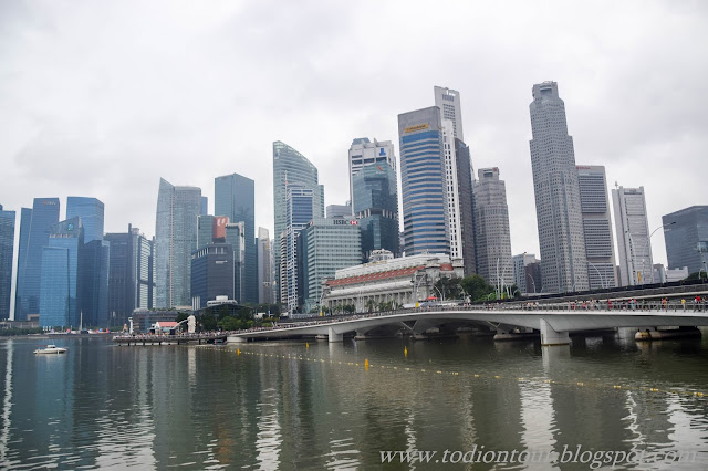 Blick auf Downtown Singapur mit dem Fullerton Hotel