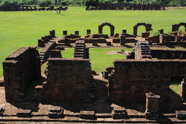 Visitar as ruínas jesuítas de TRINIDADE e JESUS em Encarnação | Paraguai