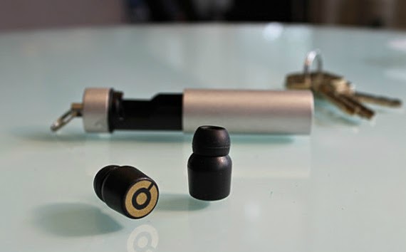 Earin, τα μικροσκοπικά ασύρματα ακουστικά που φορτίζουν στην τσέπη
