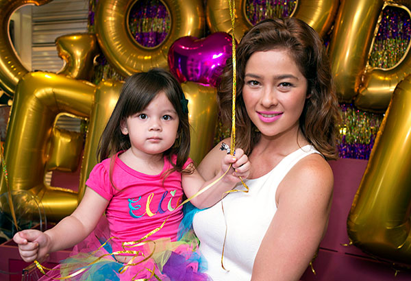 Andi Eigenmann on How The Ejercito Family Sees Her: "Basura lang tingin nila sa akin!" Andi Eigenmann on How The Ejercito Family Sees Her: "Basura lang tingin nila sa akin!"