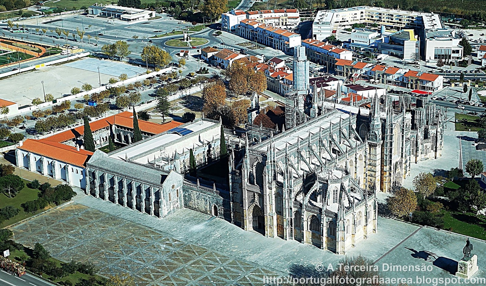 A Terceira Dimensão Mosteiro da Batalha (Mosteiro de Santa Maria da Vitória) A Terceira Dimensão Mosteiro da Batalha (Mosteiro de Santa Maria da Vitória)