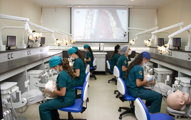 La Escuela de Odontología de la USFQ cuenta con el primer Centro de Simulación Odontológica del país