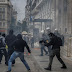 Οι «γνωστοί, άγνωστοι» έριξαν μολότοφ στα ΜΑΤ