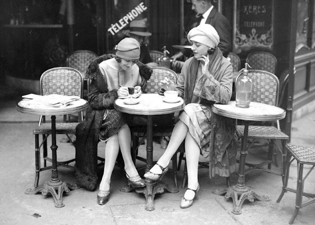 20 Fascinating Vintage Photographs That Show Paris Life in the 1920s ...