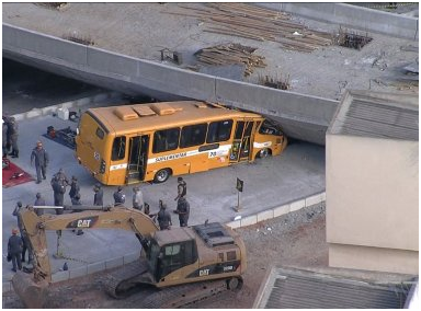 Falhas no projeto causa queda do viaduto, diz construtora