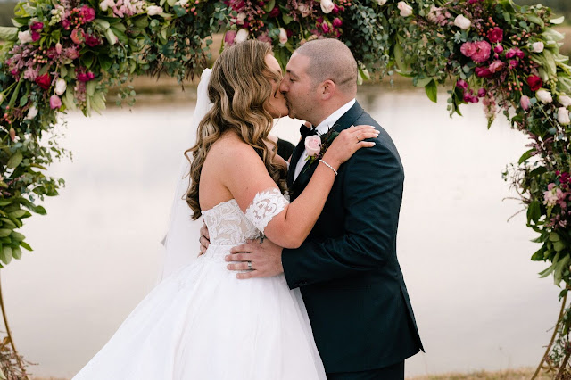 TO THE AISLE AUSTRALIA | NATALIE AND TOMMY REAL WEDDING FEATURE SYDNEY WEDDINGS OUTDOOR REAL WEDDING BOHO STYLING BACK TO THE FUTURE