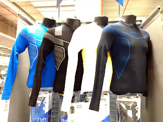 Camiseta térmica Kipsta Keepdry 500 en una tienda Decathlon