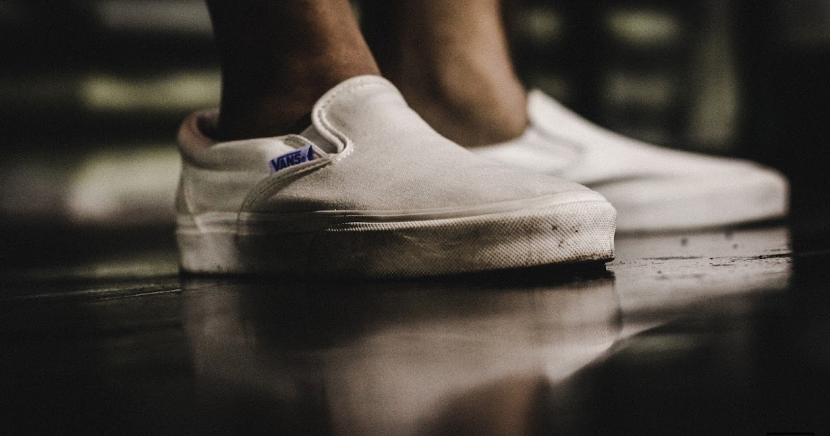 vans all white on feet