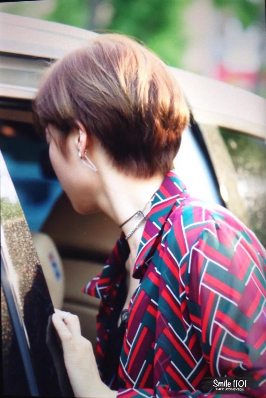 오늘 뮤비의상 입은 트와이스 출근길 | 인스티즈