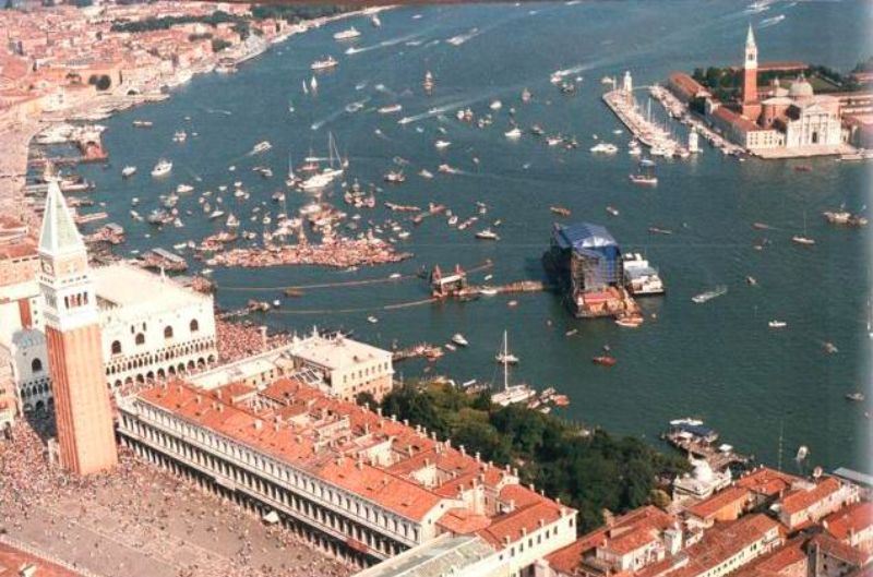 Photos from Pink Floyd s iconic floating concert in Venice that forced the city council to resign  1989 - 63