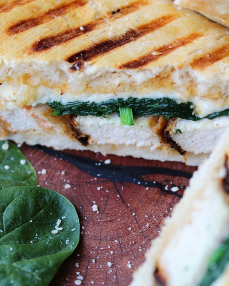 Panini de pechuga de pollo y espinaca Delirios de Cocina
