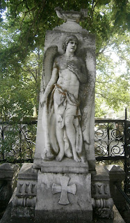 το ταφικό γλυπτό της Μαρίας Νίκου στο Νυμφαίο