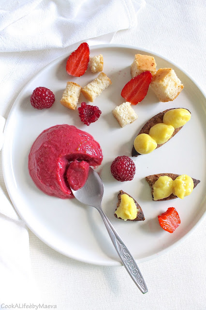 Cook A Life! by Maeva • Dessert "géométrique", variations de textures : mousse, crème pâtissière, génoise, fraises et framboises - Bataille Food #36 (vegan, sans lactose)