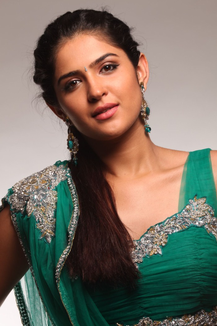 Show Me A Calendar >> celebrity hot images: Deeksha seth hot in green saree Show Me A Calendar >> celebrity hot images: Deeksha seth hot in green saree