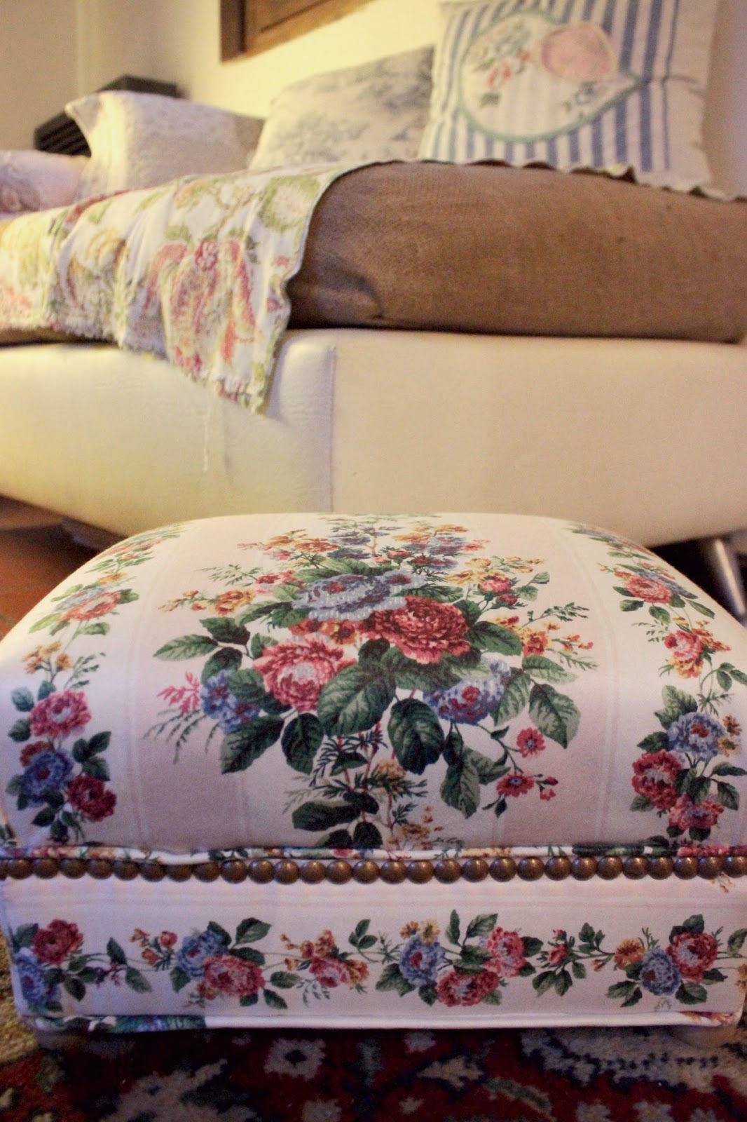 La Florinda: Banqueta baja, apoya pies