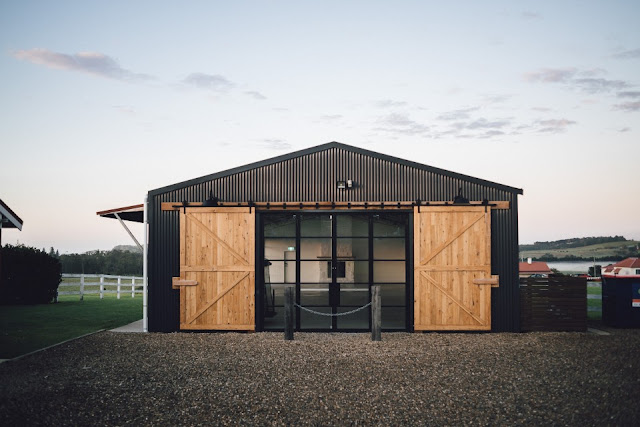TO THE AISLE AUSTRALIA | SEACLIFF HOUSE GERRINGONG BARN WEDDING VENUE ACCOMMODATION PROPERTY HIRE COASTAL