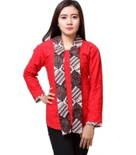 Model kemeja atasan batik kombinasi warna merah Model kemeja atasan batik kombinasi warna merah